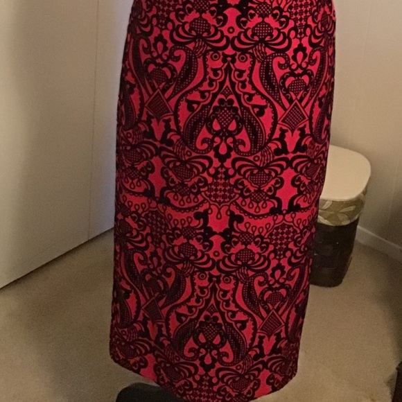 Red and Black Midi - Picture 3 of 7